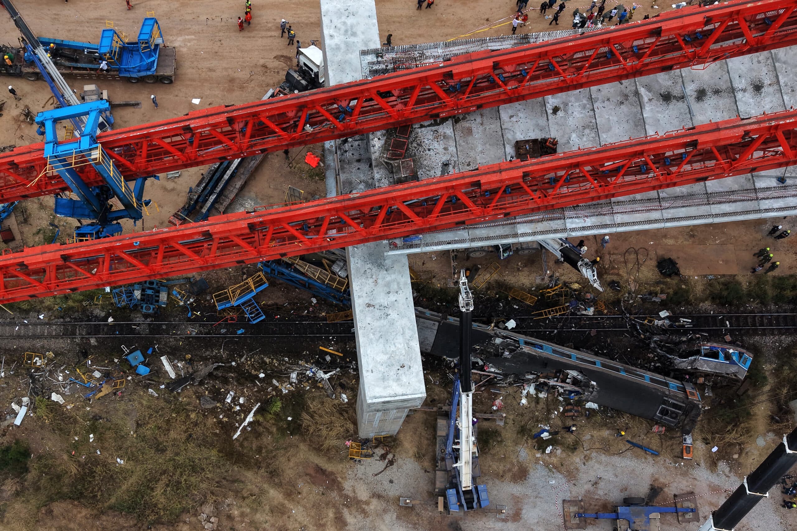 Thailand crane collapses onto train, killing 32