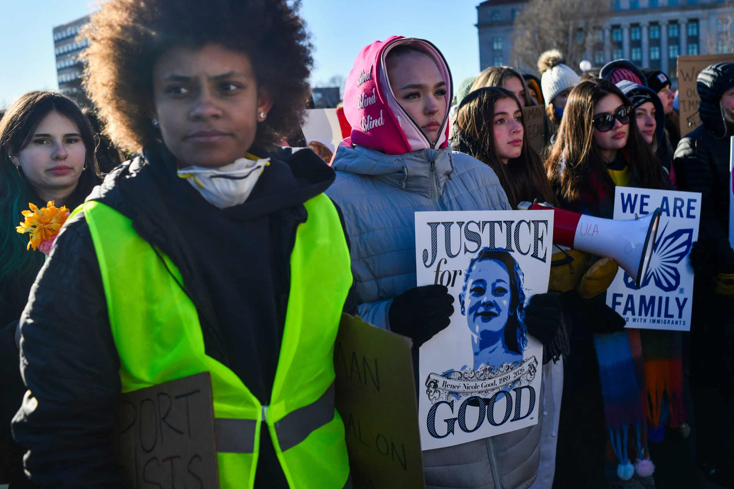 US immigration officer shoots Venezuelan man in Minneapolis