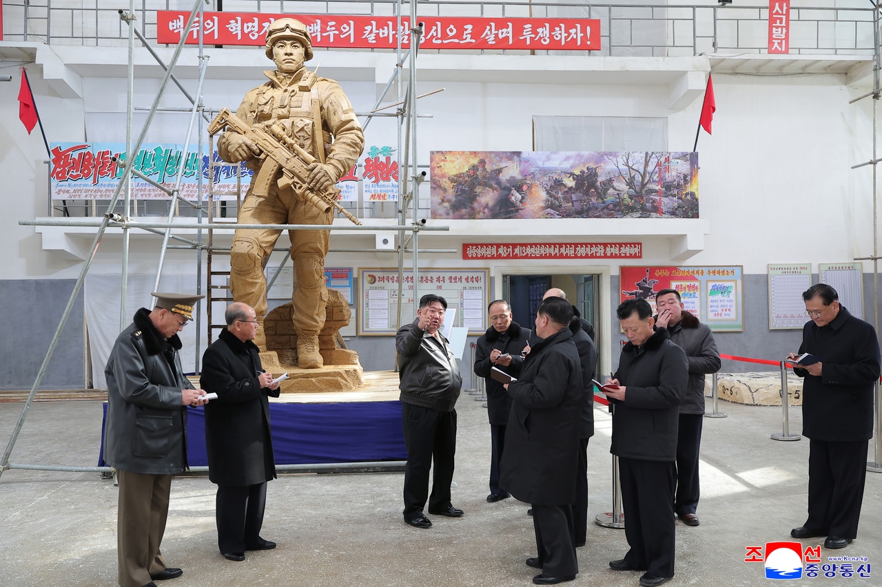 Kim Jong Un inspects sculptures honoring soldiers killed in Ukraine war