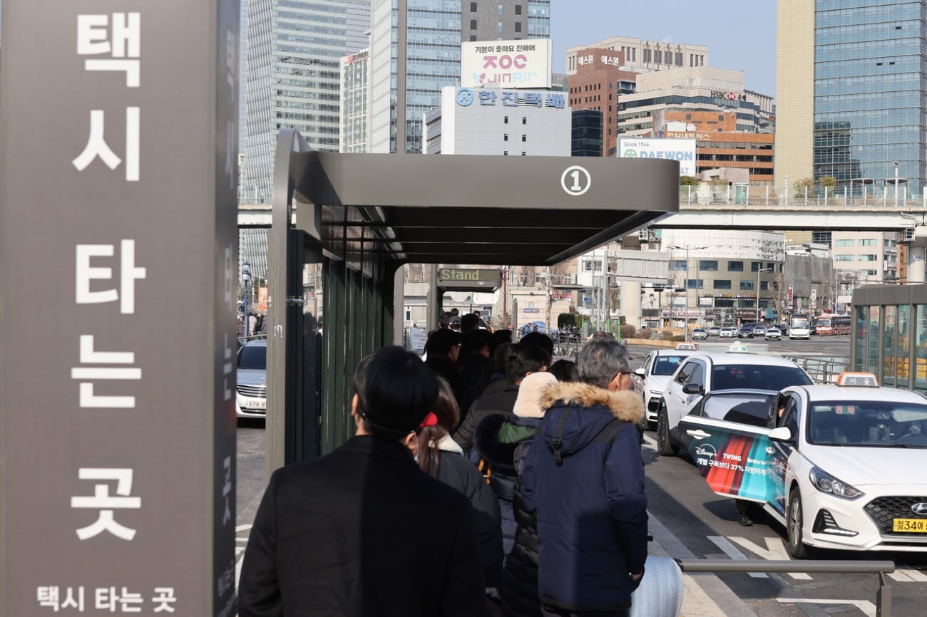 Seoul adds English to taxi receipts to curb overcharging of foreigners