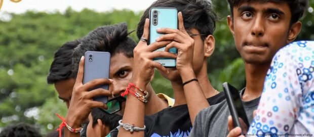 Indian teens roll their eyes at talk of social media ban