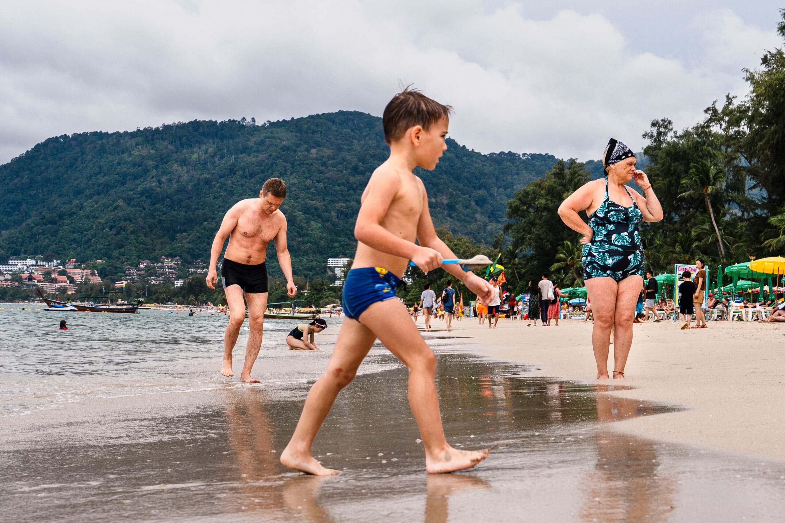 Oil spill from cargo ship washes up on Thai tourist islands