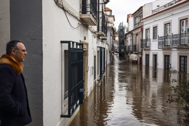 Portugal interior minister resigns after flood criticism