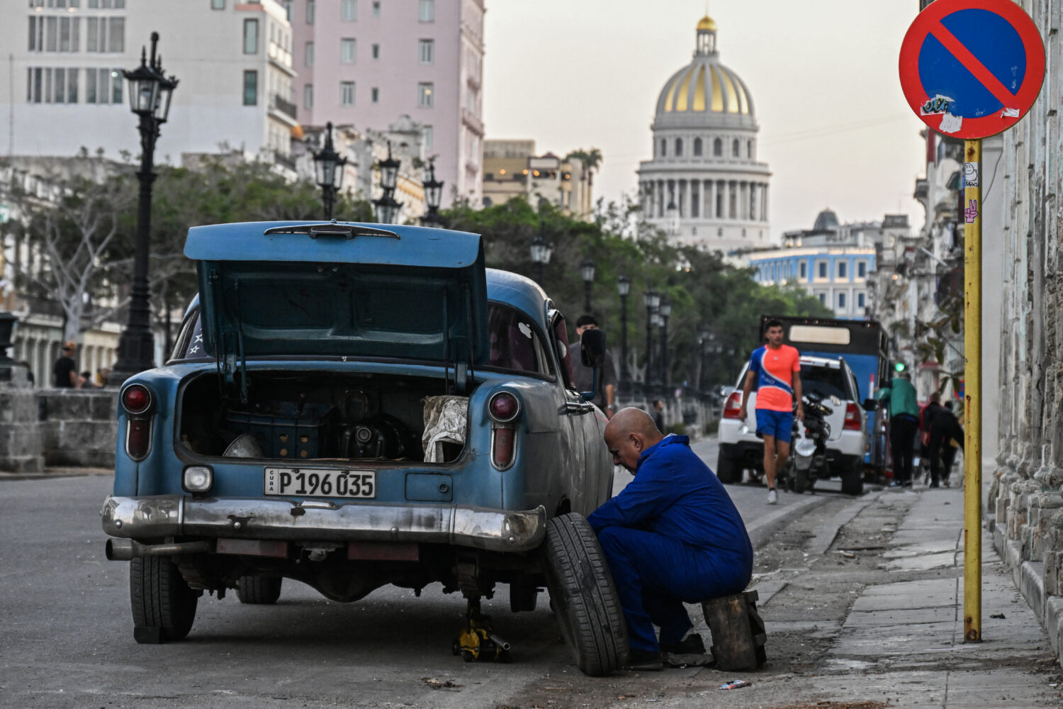 Starved of fuel, Cubans scramble to make ends meet