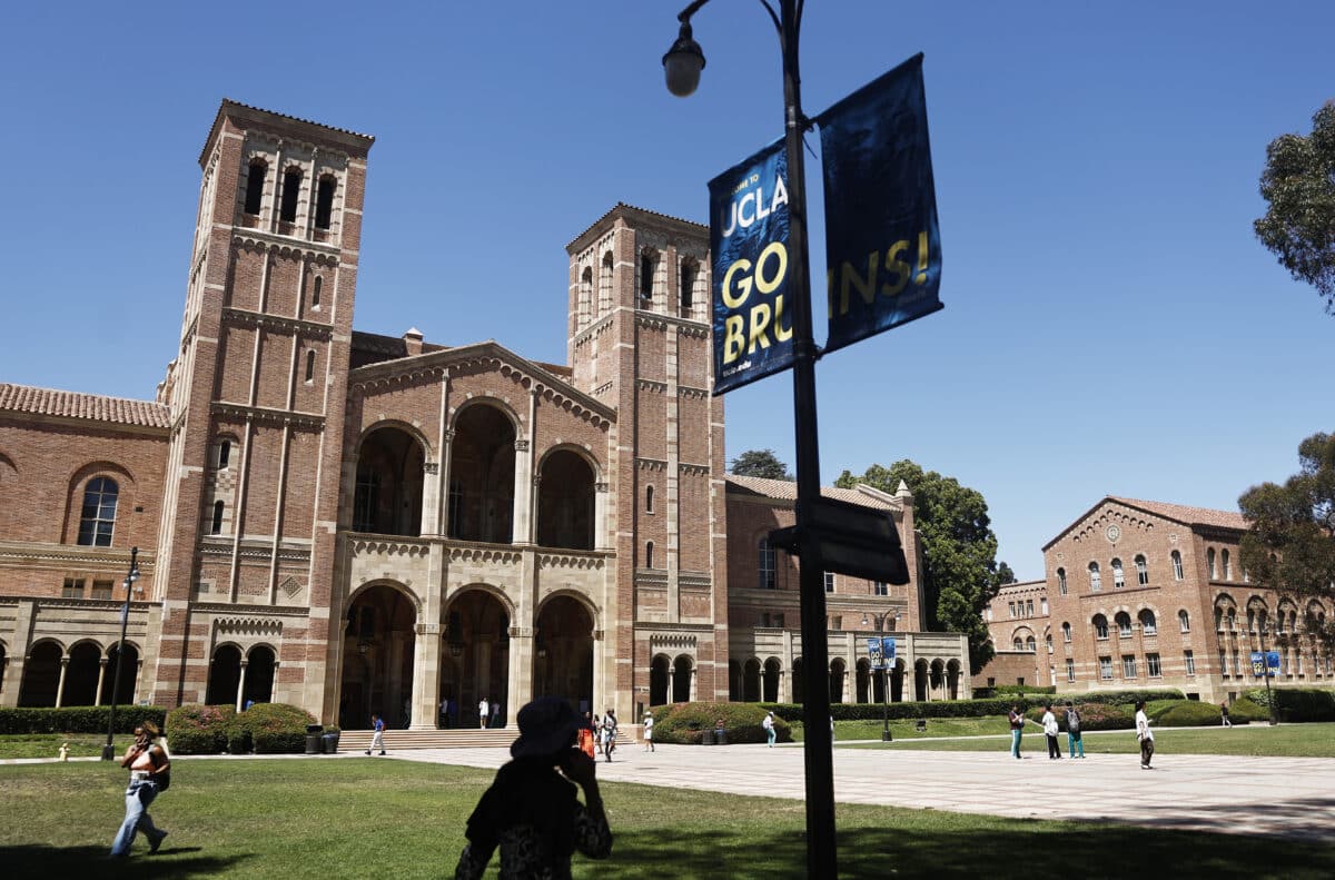 La administración Trump demanda a UCLA por presunto antisemitismo en el campus