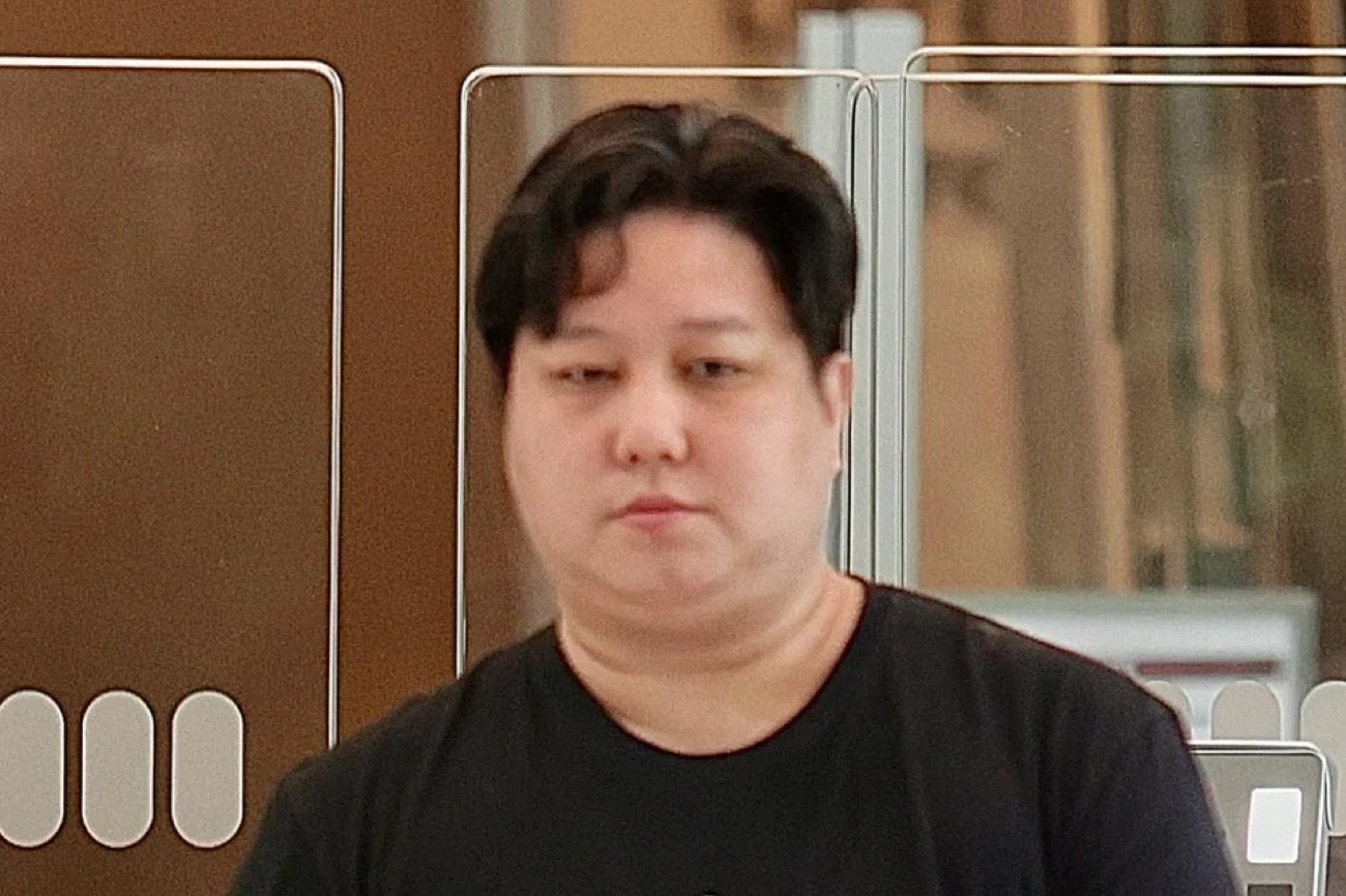 Singapore: Fine for man caught vaping inside MRT train