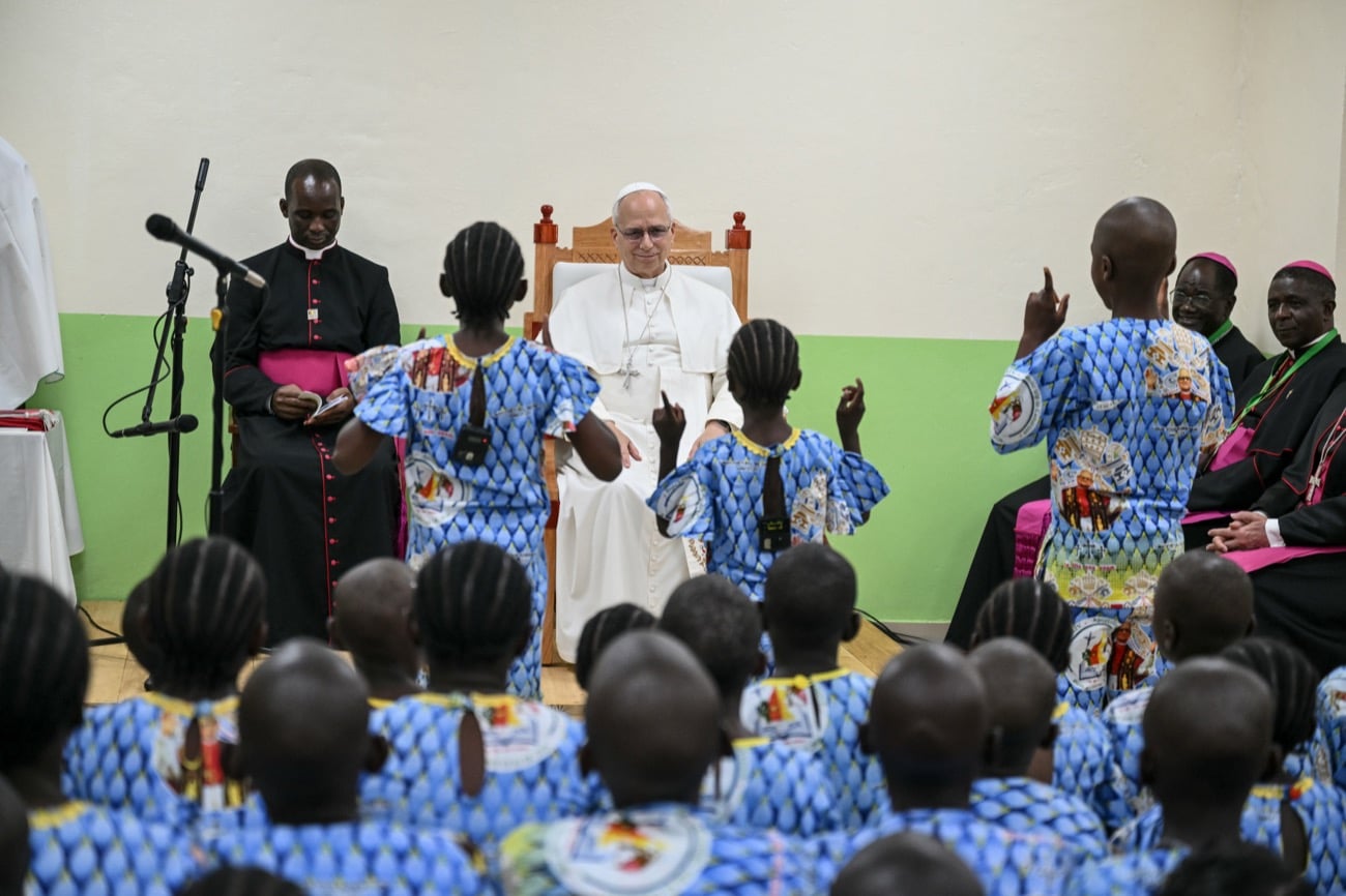 Papst fordert bei Besuch in Kamerun die Zerschlagung der „Ketten der ...
