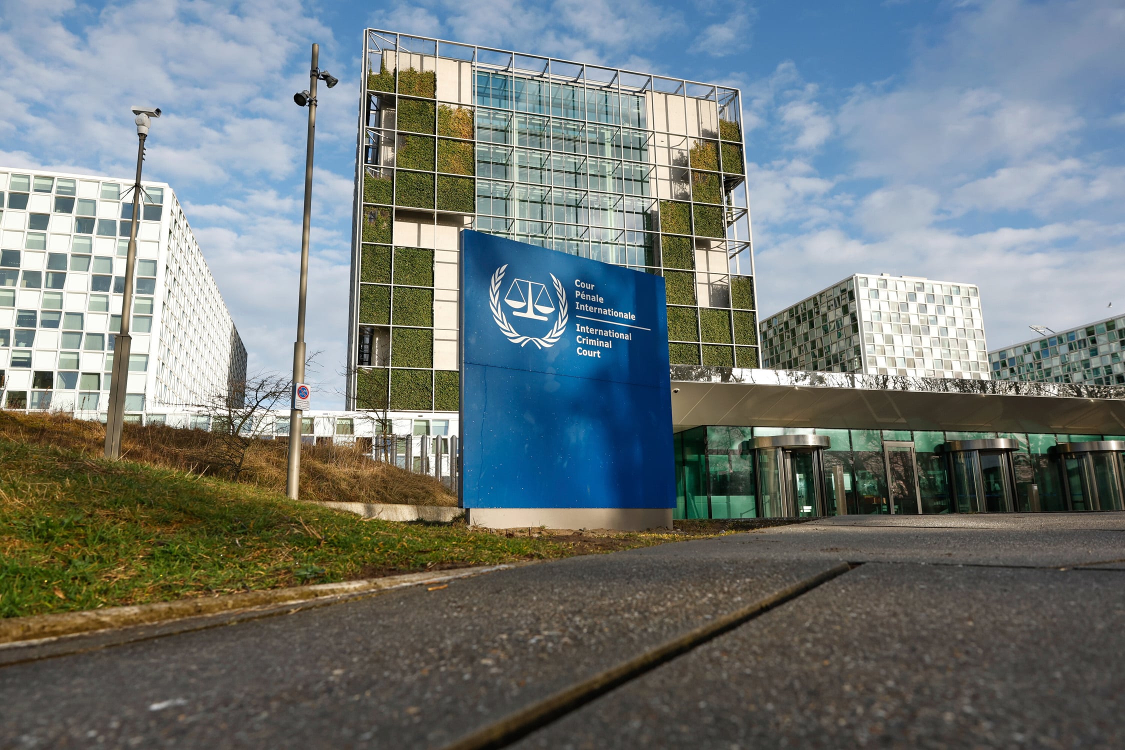 Wanted: Filipino, Cebuano interpreters for Duterte ICC trial