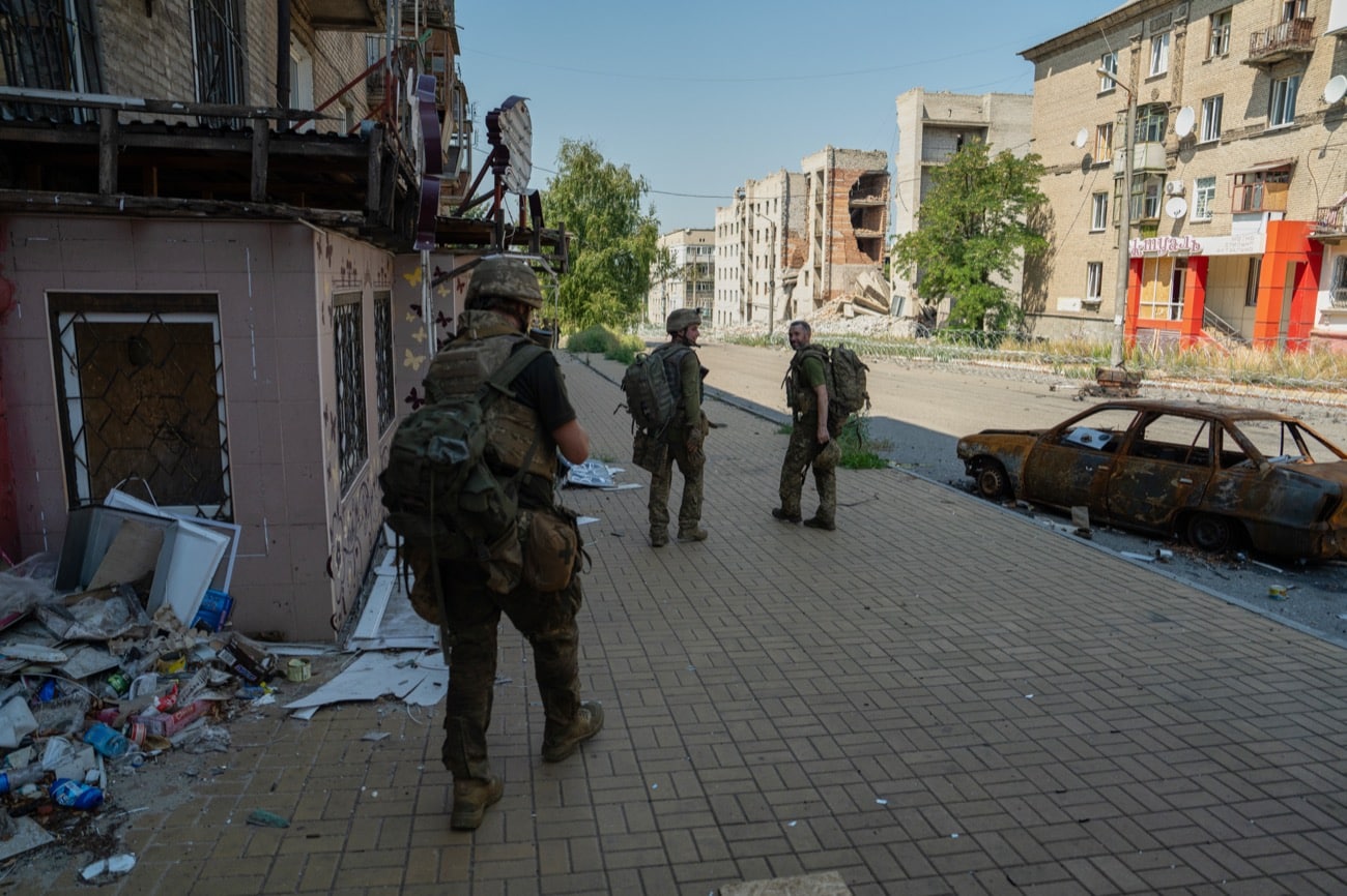 Russian attacks kill 10; Zelenskyy says Moscow getting NoKor missiles