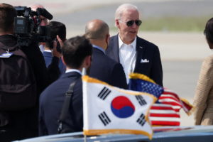 FILE PHOTO: U.S. President Joe Biden arrives at Osan Air Base for travel to Japan, in Pyeongtaek, South Korea, May 22, 2022. REUTERS/Kim Hong-Ji/Pool/File Photo