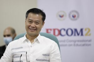 CATCHING UP ON LEARNING: Second Congressional Commission on Education (EDCOM 2) chairperson Sen. Win Gatchalian stresses the importance of collaboration among education stakeholders to address learning loss as a consequence of school closures due to the COVID-19 pandemic. Presiding over the EDCOM 2's meeting on learning recovery Thursday, May 18, 2023, Gatchalian praised ongoing initiatives to help children, as well as educators, catch up on learning. During the meeting, Department of Education officials, researchers, private schools and colleges, and non-government organizations presented their studies, programs, plans, and recommendations to improve students' learning outcomes. "It's important for everyone to join hands and help our learners cope with all of these issues surrounding learning losses and academic recovery," said Gatchalian, who chairs the Committee on Basic Education in the Senate. (Joseph Vidal/Senate PRIB)