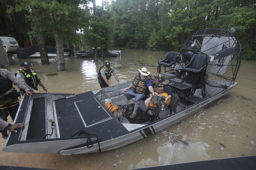 Hundreds rescued from flooding in Texas 
